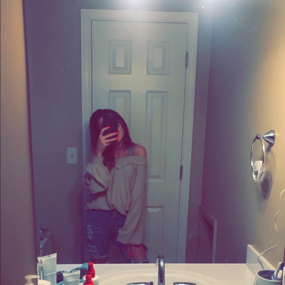 Meet your Posher, Ellie hicks - Picture 1 of 1